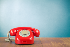 Internes vs. externes Telemarketing – Vorteile, Chancen, Risiken